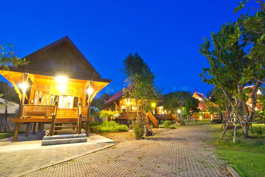 Bueng Bua Thong Resort Banhuajjaj Kültér fotó